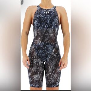 TYR Women’s Avictor 2.0 Closed Back Swimsuit